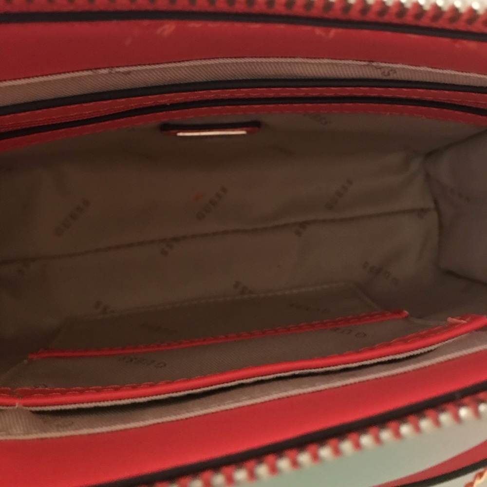 Guess Purse - Picture 6 of 6